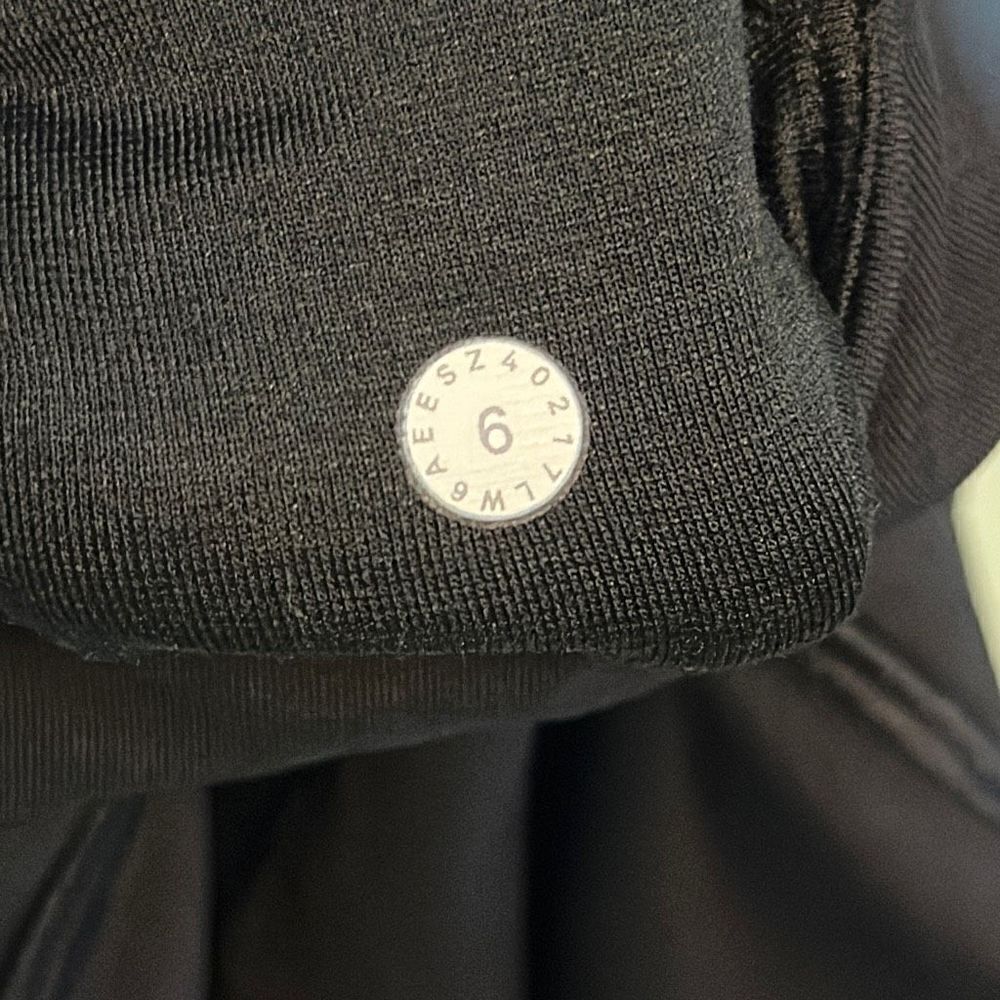 Lululemon Lean In Crop (17") - Picture 7 of 7